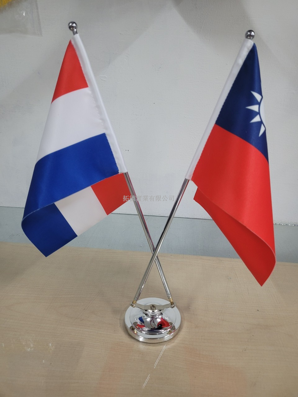 秀士布国旗双交叉金属桌上旗